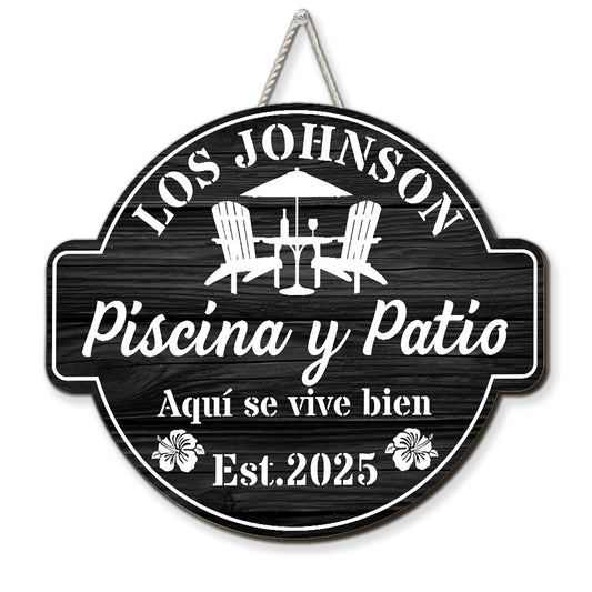 Bienvenido A Nuestro Oasis En El Patio Trasero - Letrero Personalizado De Madera